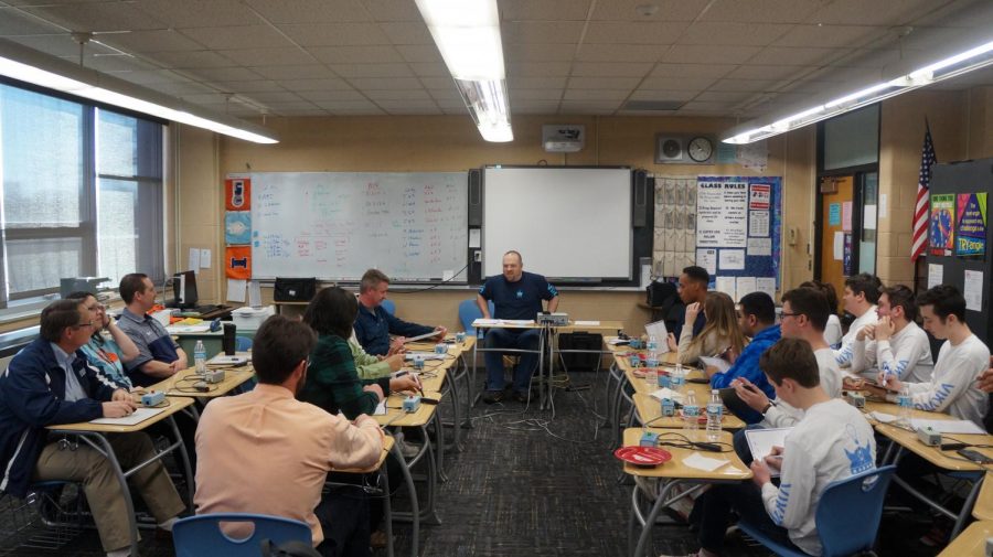 Students take on faculty in practice Quiz Bowl