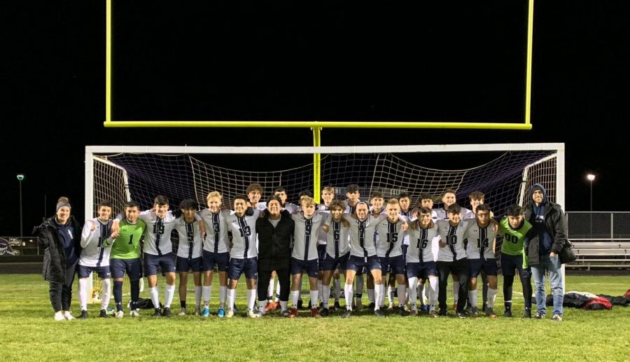 Boys+Soccer+goes+undefeated+in+Conference