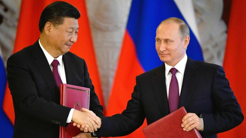 Russian+President+Vladmir+Putin+and+Chinest+President+Xi+Xinping+shaking+hands.+Image+credit%3A+The+Los+Angeles+Times